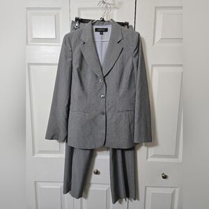 Gray Business Suit w/Lavender Pinstripe, Fully Lined W/Pockets, Size 6, Like New